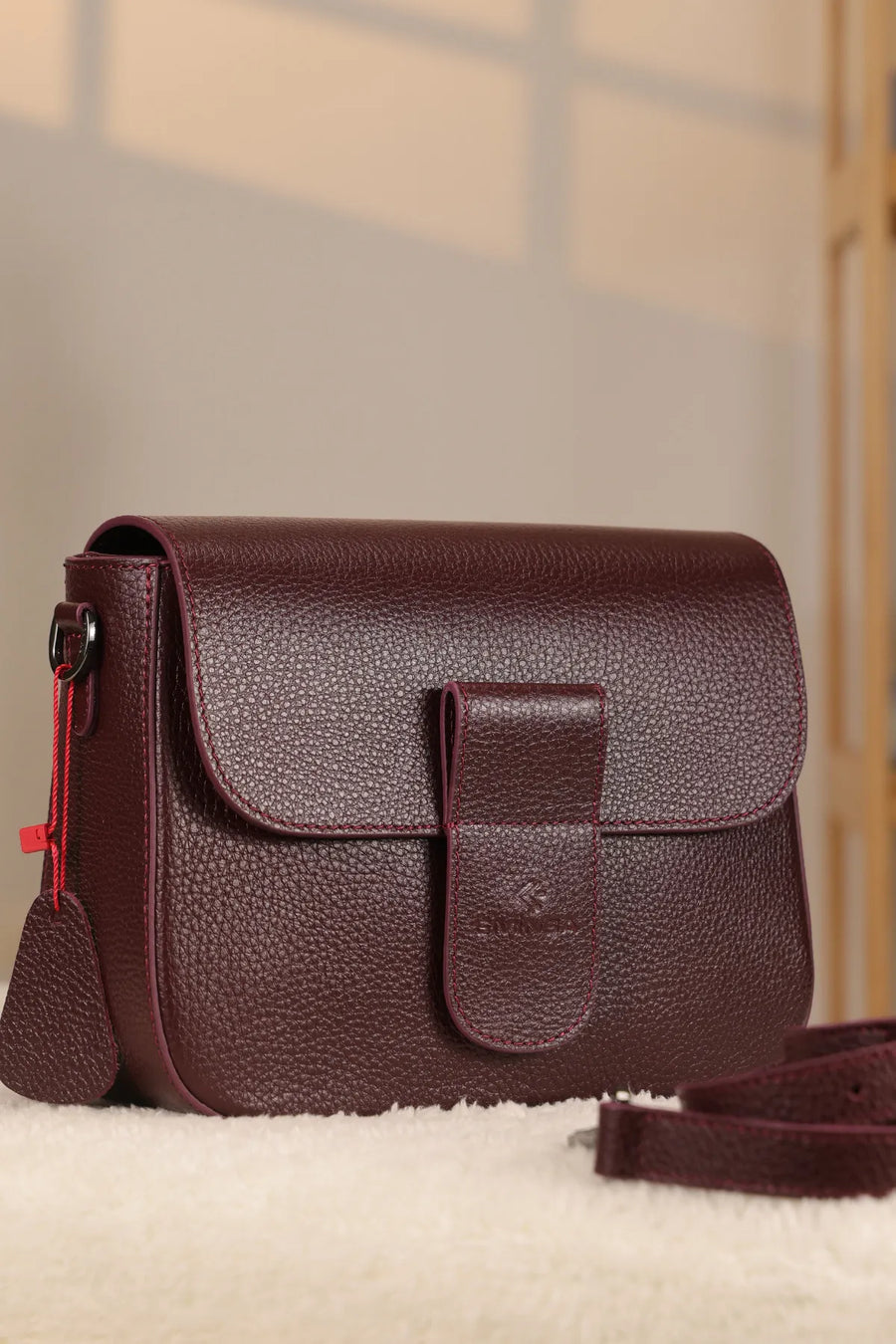 Bordo Renk ve Spor Model Deri Çanta - Hakiki Deri , Omuz Askılı - 40260