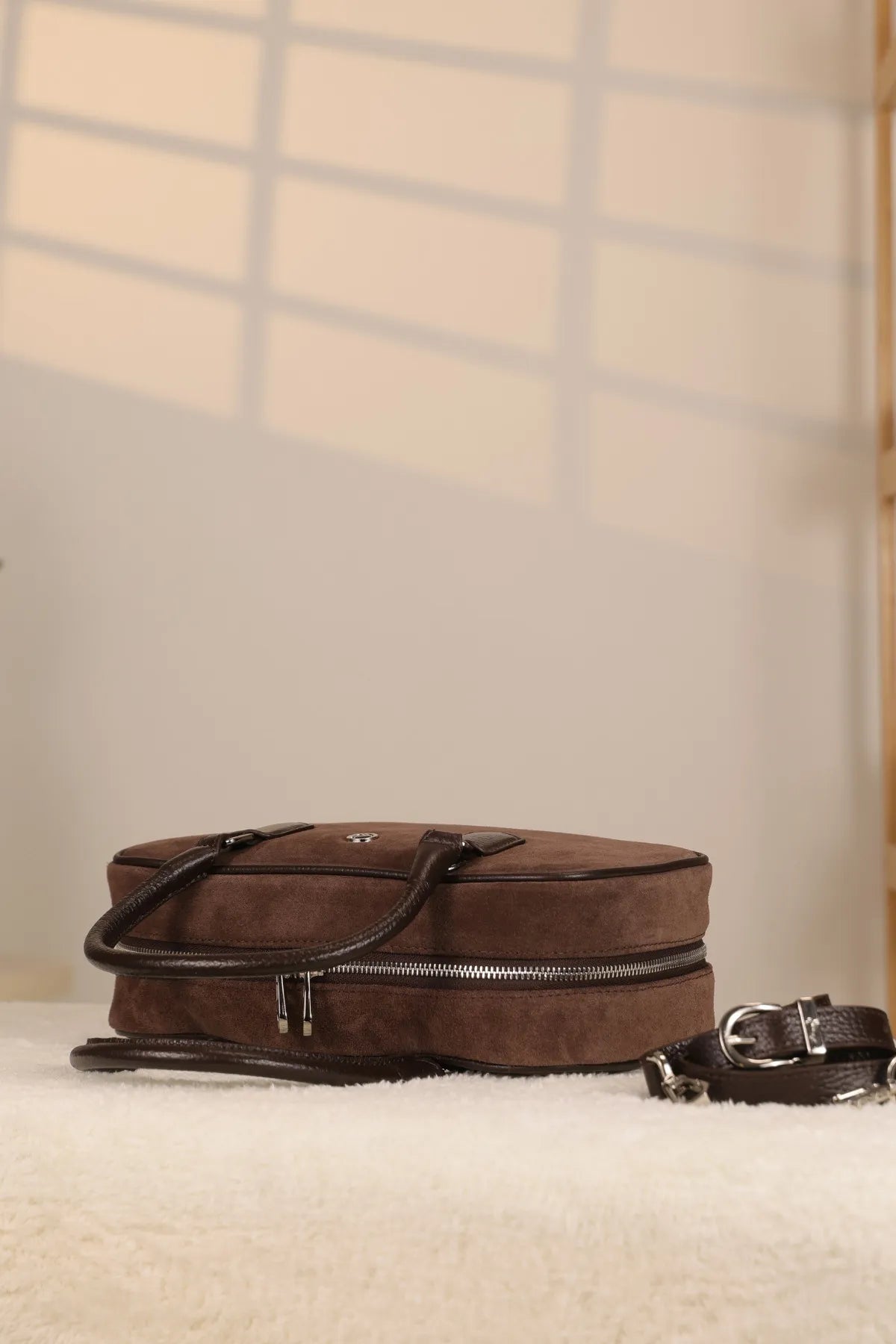 коричневый замшевая сумка и сумка на плечо - сумка, натуральная кожа, с плечевым ремнём 40445 — изображение 2