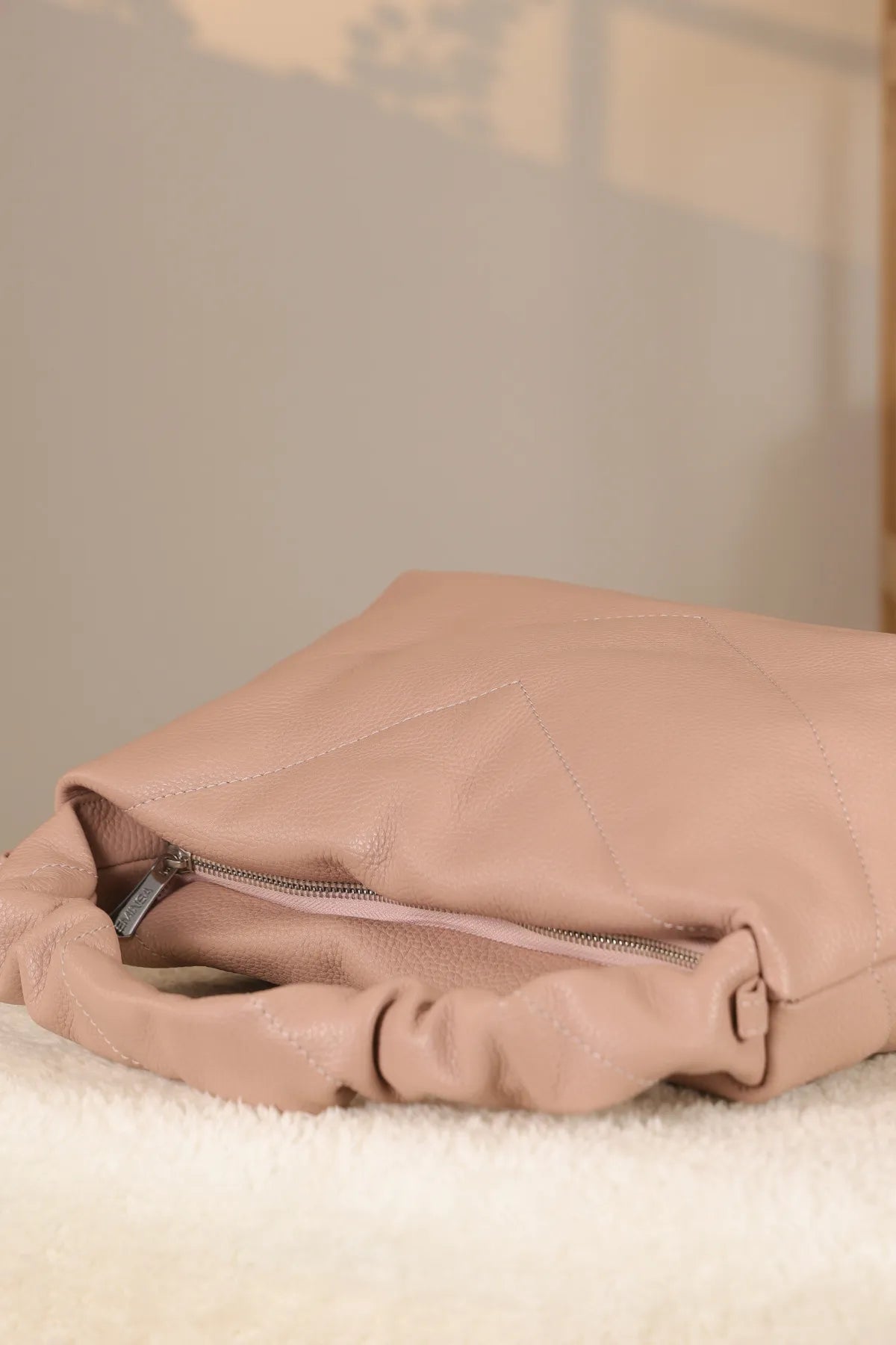 Soft Stil Omuz Askılı Deri Çanta - 40326 , Kavun Içi Renk , %100 Orijinal Deri — görsel 3